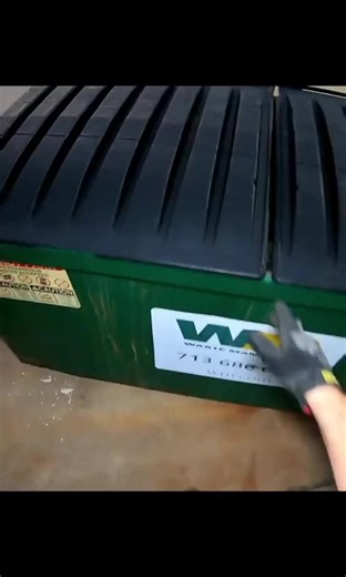 56K views · 634 reactions | Couple Of Laptops #dumpsterdiving #laptop #computer #foundinthetrash #mikethescavenger #free #fypシ #treasure | The Scavenger Video | Facebook