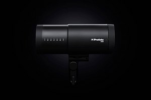 Introducing the Profoto D30 Say hello to your versatile monolight for every shoot. Compact like a camera lens, it packs ⚡️500Ws & 11 f-stops ⚡️Bi-color LED modeling light ⚡️Flash duration up to 1/21000 with full control via AirX. Choose from ECO, Boost, or Freeze modes for ultimate flexibility and reliability in any setting—studio or on location. Learn more here: https://bit.ly/profoto-d30 | Profoto