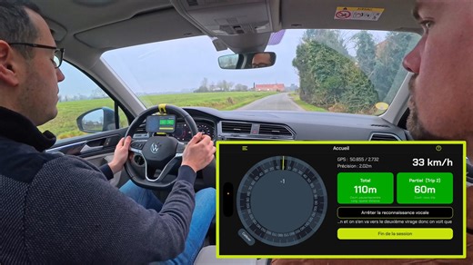 Voici la demonstration d'un pilotage avec Rally Call ! Après l'installation (VLOG épisode 1), on passe aux choses sérieuses : la reco. Dans cette vidéo, on vous emmène sur la route pour vous montrer comment gérer votre cockpit en direct. 🏎️ Le cockpit : décryptage de l'écran principal (vitesse, cap, chrono). 📏 Total vs partiel : la différence cruciale entre les deux compteurs et comment les utiliser pour ne pas se perdre dans le roadbook. 🔴 Le bouton REC : lancer une session de reconnaissance