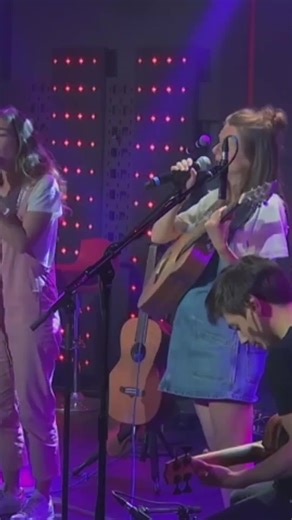 Les Frangines - Donnez-Moi (Paroles/ Lyrics) #LesFrangines #DonnezMoi #parolegentili #Lyric #lyrics #paroles #francais #paris #paroles_rai #paroles_music_rai🎹💊🎤 #france🇫🇷 #france #paroles_rai_31 #parole #parolededieu #Lyon #french