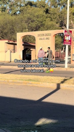 Hay que aprovechar cada momento que se nos presente para hechar chismesito. 🥰🥰😛🤣🤣 #ahuevo #chismesito #laborandoando😎👌 #viraltiktok #jale