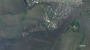 Notstand am Dnipro nach Dammbruch - "Nur wer russischen Pass hat, darf Flutgebiet verlassen"