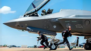 F-35 Stealth Jets Pilot Makes Emergency Takeoff #f35 #f35stealthjet #usaf #femalepilot #f35lightningii | Ovita Military