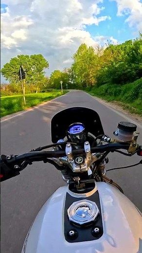 Cafè racer - Italy countryside - Moto Guzzi V35 1982. Pure sound
