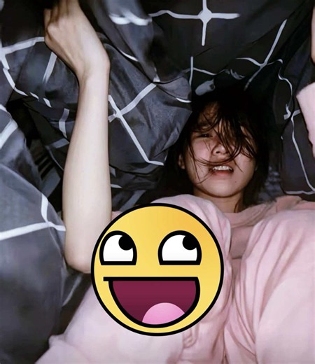 快手网红困困兔,宿舍黑衣眼镜妹,深夜直播简直不 要太刺激,15时06分24秒