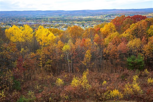 Where can you see peak fall foliage in western Massachusetts?
