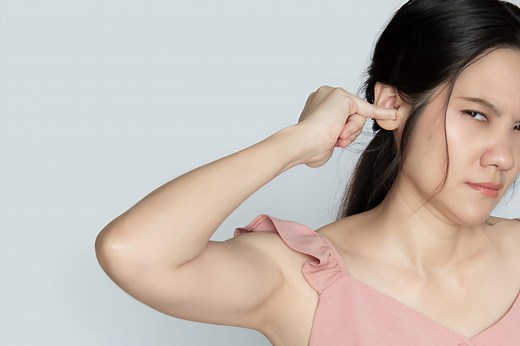 Démangeaisons dans l'oreille : pourquoi ça gratte ?