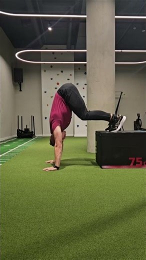 handstand drill (box) demo (level 1)