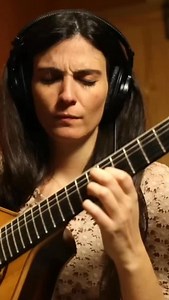 🇵🇹 A minha Guitarrada no final do Fado Laranjeira de Alfredo Marceneiro cantado pelo incrível @camane.oficial e gravado no meu primeiro disco. O vídeo no youtube ja conta com 3,2 Milhões de visualizações!! 3x mais que o Tiny Desk! Muito obrigada! 🥰❤️ 🇬🇧 My guitar solo at the end of Fado Laranjeira by Alfredo Marceneiro, sung by the incredible @camane.oficial and recorded on my first album. The video on YouTube already has 3.2 million views!! 3 times more than the Tiny Desk! Thank you so muc