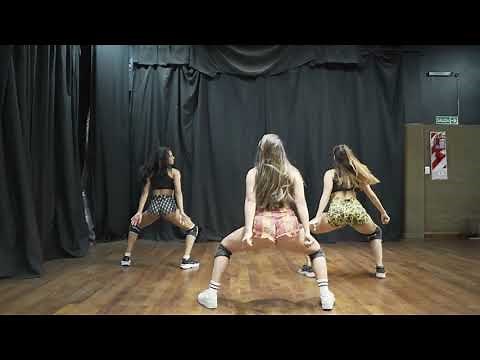 El Alfa "El Jefe" - La Mamá de la Mamá | Twerk choregraphy by Ludmi Farias