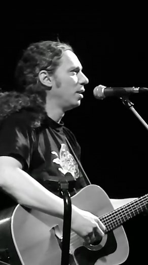 @mousiko__taxidi on Instagram: "Μ’ ένα τραγούδι να κάνουμε δική μας, τη μικρή ζωή μας… 🎥-> gnrdeadman (YouTube) Μουσική-στίχοι: Αλκίνοος Ιωαννίδης Δίσκος: «Ανεμοδείκτης» (1999) 1η εκτέλεση: Αλκίνοος Ιωαννίδης #alkinoos #alkinoosioannidis #live #concert #greekmusic #entexno #paraklisi #mousikotaxidi"