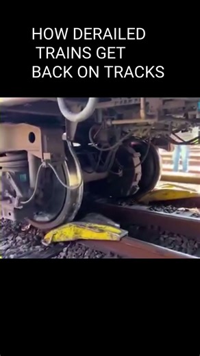 How Derailed trains get back on tracks #railway #trains #railroads #asmr #satisfying #how #indian