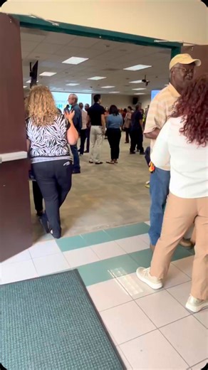 In November, FDOT District 4 headquarters hosted its annual District 4 Showcase! 🤩 All departments came together to share highlights of their work, showcase recent projects, and connect with colleagues from across the district. The event featured engaging tabling sessions, intricate displays, and plenty of good conversation and activities— all designed to strengthen and celebrate our FDOT District 4 culture of collaboration. ⭐ | FDOT Southeast Florida