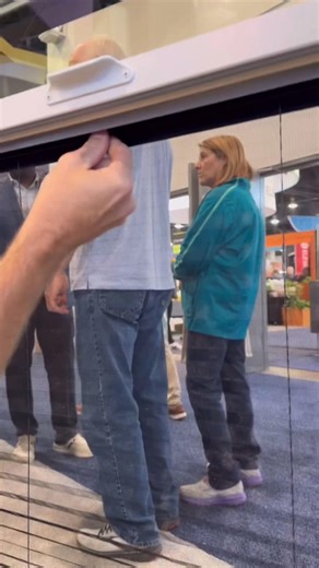 How awesome is this new Pella screen design!? No more screen blocking clear vision out of the window. Easily serviceable as well. @pellawindows #screen #renovation #window #satisfyingsounds #DIY #goodtips #construction #dicas #toolstour #asmrsounds #livingroom #bricolage #beachhouse #tools #sunroom #LearnOnTfbreals #pourtoi #house #asmrvideo #remodel #pellawindows #ASMR | Just Reals | Facebook