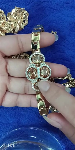 101 reactions · 27 comments | ấn theo dõi và thích trang để được nhận quà nha mấy chế | Trúc thanh | Facebook