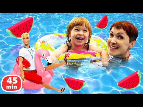 Bianca & Mommy Have Fun in the Pool with Toys