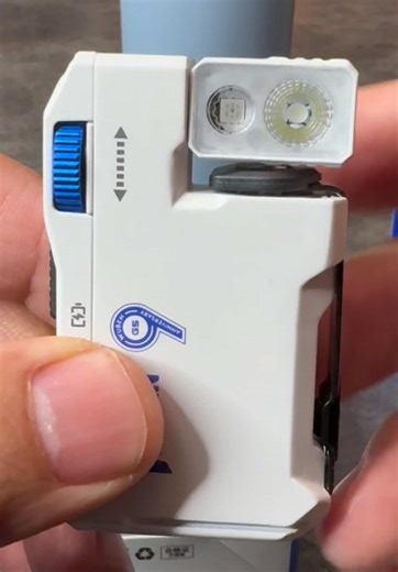 Linterna Compacta y Potente: 400 Lúmenes en Tu Mano