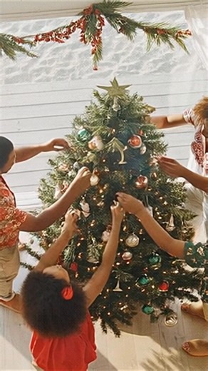 It’s officially Rockin’ Around season again 🎄✨ New video, new vibe, same Much Love energy 💛 #JustinWellington #HolidayMusic | Justin Wellington - JW