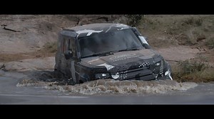 Ein Prototyp, aber seine Leistung schon jetzt kein Geheimnis. Bleiben Sie bis zur endgültigen Enthüllung des neuen Defender auf dem Laufenden: bit.ly/_DerNeueDefender | Range Rover