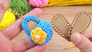 I made a very cute miniature slipper keychain. I sold so many it's perfect | Nurgül İle El Sanatları