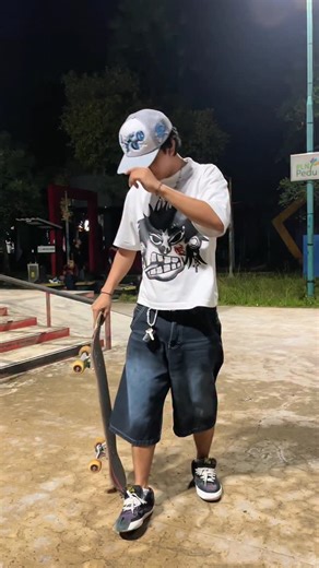 Arip on Instagram: "drakula flip"