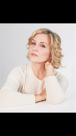 15K views · 302 reactions | Amy Carlson from *Blue Bloods* stops...