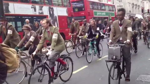 Tweed Run 2013 - London cyclists in tweed