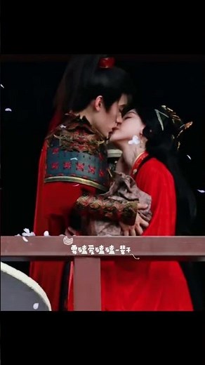 Chen Duling and Zhou Yiran's 1-minute kissing scene, pure highlight! #QiaoChu #ZhouYiran #ChenDul...