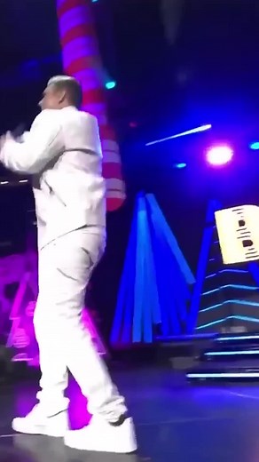 Always a perfect time for some Marvin Gaye! The Backstreet Boys give a nod to the Prince of Soul himself in their song “Happy Days.” #BackstreetBoys #MarvinGaye #HappyDays #PopMusic