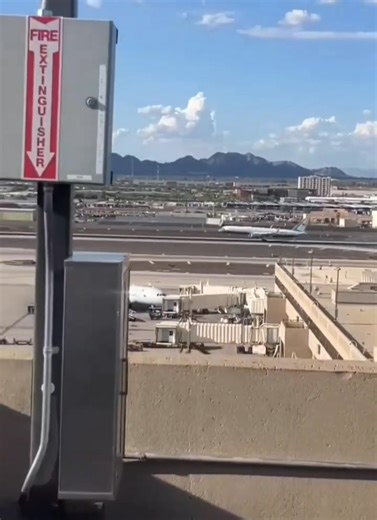 Air Force 2 carrying Charlie Kirk's body lands in Phoenix, AZ Footage from Bdbrown473 | Record TV Africa
