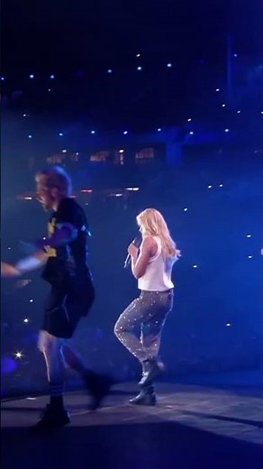 Helene Fischer singt ihre großen #helenefischer​ #schlager​ #musik​ #live​ #AtemlosdurchdieNacht​