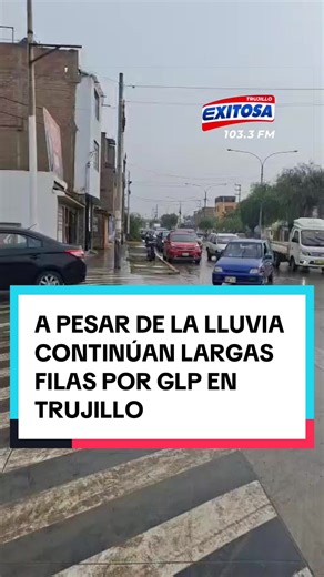 🔴🔵 ¡NI LA LLUVIA LOS DETIENE! CONTINÚAN LARGAS COLAS PARA GLP Conductores continúan formando largas filas para abastecerse de GLP, incluso bajo la lluvia, en el grifo Petroperú de la prolongación Miraflores, en Trujillo. Transportistas señalan que deben esperar varias horas para conseguir combustible ante el desabastecimiento. #ExitosaTrujillo #ExitosaNoticias #Exitosa #GLP #Trujillo
