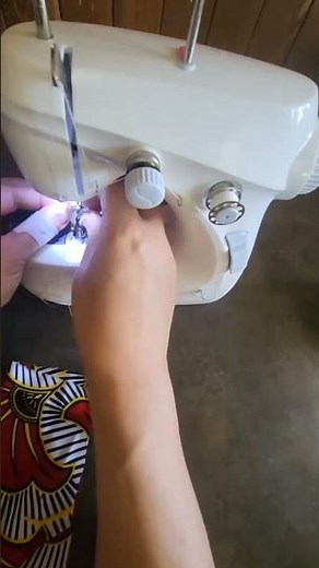 How to thread a mini sewing machine in 30 seconds #sewing #diy