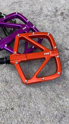 The new @pnwcomponents Loam Gen 2 pedals are looking extra sharp! #mtb #mtblife #mtblove #mtbflatpedals #pnwcomponents | Bikecomponents.ca