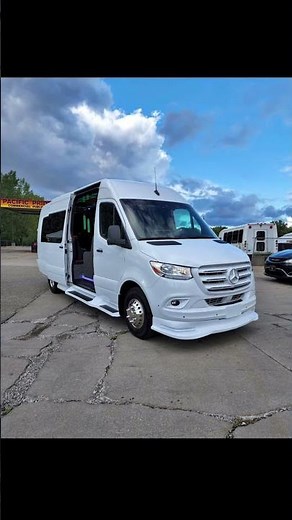 🚘Looking for the Best Miami Limo Service? 🚘