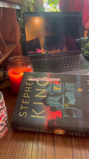 Who else misses Summerween badly? #books #summer #strangerthings