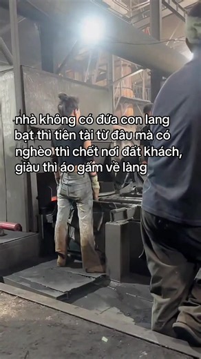 Nghèo thì chết nơi đất khách, giàu thì áo gấm về làng — ý nghĩa câu châm ngôn