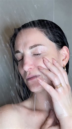 UGC/content creator /Canada 🇨🇦 on Instagram: "Healthy scalp starts with the right routine 💙✨ I’ve been trying the new CeraVe Anti-Dandruff line — and I’m honestly impressed. 🧴 Hydrating Shampoo (1% Zinc Pyrithione) 🧴 Hydrating Conditioner (0.5% Zinc Pyrithione) They gently remove flakes without drying the scalp, leaving the hair soft, smooth, and healthy-looking. The formula with 3 essential ceramides, niacinamide, and hyaluronic acid is perfect for sensitive scalp care. My hair feels clean