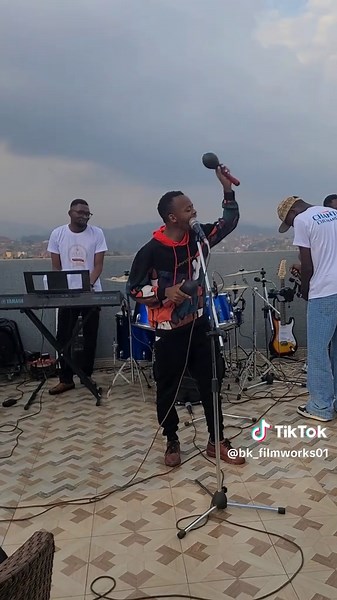 uko bien live performance#butembotiktok🇨🇩🇨🇩🇨🇩 #bmsproductions #flypシ #ugandatiktok🇺🇬 #congolaise🇨🇩 #butembotiktok🇨🇩🇨🇩🇨🇩❤️👌 @Kamala Leusa 🎊🔥