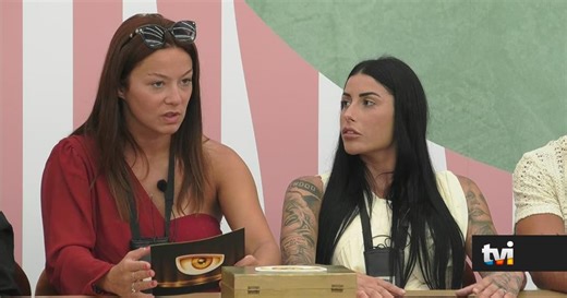 Na reta final, Eva declara-se a João e o momento derrete qualquer um