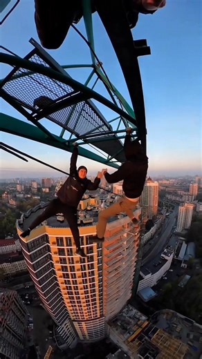 Training while they’re watching. #fearless #pylon #parkour #tower #climbing | Irun Grid
