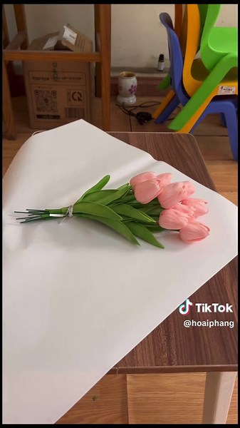 Học bó hoa bằng 1 tờ giấy duy nhất cực dễ cùng mình nhé #hoasaphanoi #hoasapthom #hocgoihoa