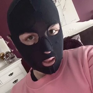 Stephanie Coral Browitt on Instagram: "My most recent tiktok video about my mouth retractor... Side note: it didn’t fit in the video but basically my scars around my mouth can retract making it harder to open my mouth fully, hence the mouth retractor. Its used to stretch it out to a point where my scars should no longer retract, as long as I keep doing it for a prolonged amount of time. At the beginning I had to squish krispy kreme donuts in my mouth but now I’m back to eating whatever I want...