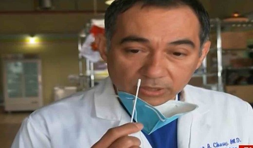Mira cómo este experto te muestra la manera correcta de hacerte la prueba casera de covid-19