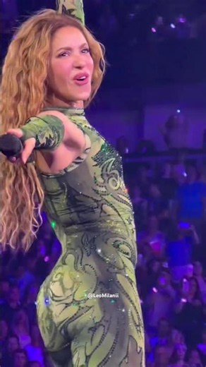 Shakira - She Wolf (Live in LMYNL World Tour in Atlanta, Day 1) #shakira #LMYNL #lmynlworldtour