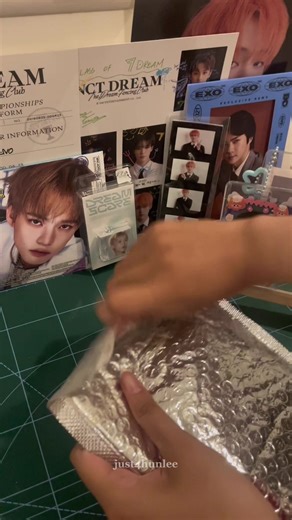 kali ini beda nih🥰☝🏻, jajan bukan sembarang jajan, ini dijajanin sama kakak baik cantik, huhu makasiii sekali, semoga rezeki nya lancar selalu, sehat selalu, bisa jadi org sukses, and bisa ketemu ayangnya, lop lop selalu buat kak nis🥰☝🏻 @アニサ #unboxing #todaysmail💌 #oohsehun #sehunexo #weareoneexo