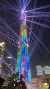 Witness the spectacular Burj Khalifa laser show, where dazzling lights, animations, and music transform the world’s tallest building into a breathtaking visual experience. A must-see attraction in Downtown Dubai that captures the magic of the city at night. [Burj Khalifa laser show night, Dubai light show, Downtown Dubai skyline, Dubai nightlife, iconic Dubai landmarks] #BurjKhalifa #DowntownDubai #VisitDubai #trendingreel #fypシ | Dubai Walks & Vibes