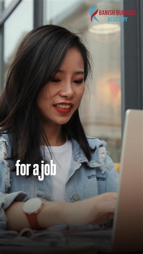 𝗢𝘃𝗲𝗿𝘄𝗼𝗿𝗸 𝗶𝘀𝗻’𝘁 𝗮 𝘄𝗼𝗿𝗸 𝗲𝘁𝗵𝗶𝗰. 𝗜𝘁’𝘀 𝗮 𝗰𝘂𝗹𝘁𝘂𝗿𝗮𝗹 𝗿𝗲𝗱 𝗳𝗹𝗮𝗴. In this clip from my LinkedIn Live with Whitney Hahn, MSML, 𝙏𝙝𝙚 𝙏𝙖𝙡𝙚𝙣𝙩 𝘿𝙞𝙨𝙘𝙤𝙣𝙣𝙚𝙘𝙩, I decode those job descriptions that quietly scream, “We are a pressure-cooker organization.” Do people really thrive in this environment? Or do they head home exhausted and snap at their families out of sheer frustration? I get it. Companies are trying to do more with less. But burning out your Gen Z