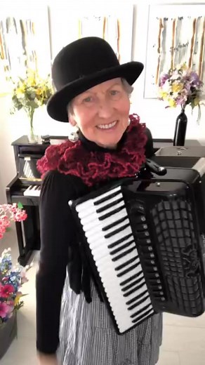 Bluebell Polka. A Traditional Scottisch Barn Dance. YouTube Accordeon Lammy #accordeonlammy #Youtube #lammybruyns #subscribe | Lammy Bruyns