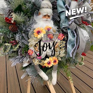 Handmade Holiday and Home Decor featuring one of a kind wreaths. | Wreaths of Joy